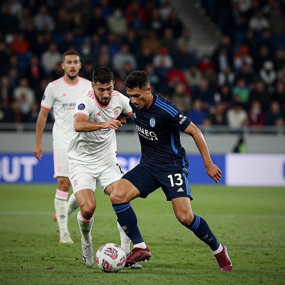 Bryan Ly và bài toán kết nối tuyến giữa: Từ lò đào tạo Man City đến khát vọng khoác áo ĐT Việt Nam Bryan Ly và bài toán kết nối tuyến giữa: Từ lò đào tạo Man City đến khát vọng khoác áo ĐT Việt Nam