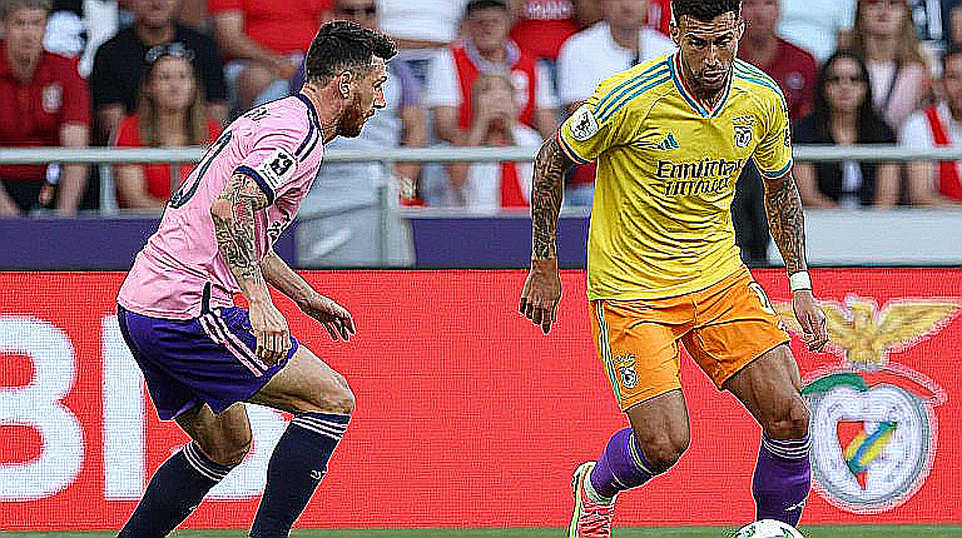 Referee's Eye: VAR, the Handball Law and Vietnamese Football's Unfinished Equation Referee's Eye: VAR, the Handball Law and Vietnamese Football's Unfinished Equation