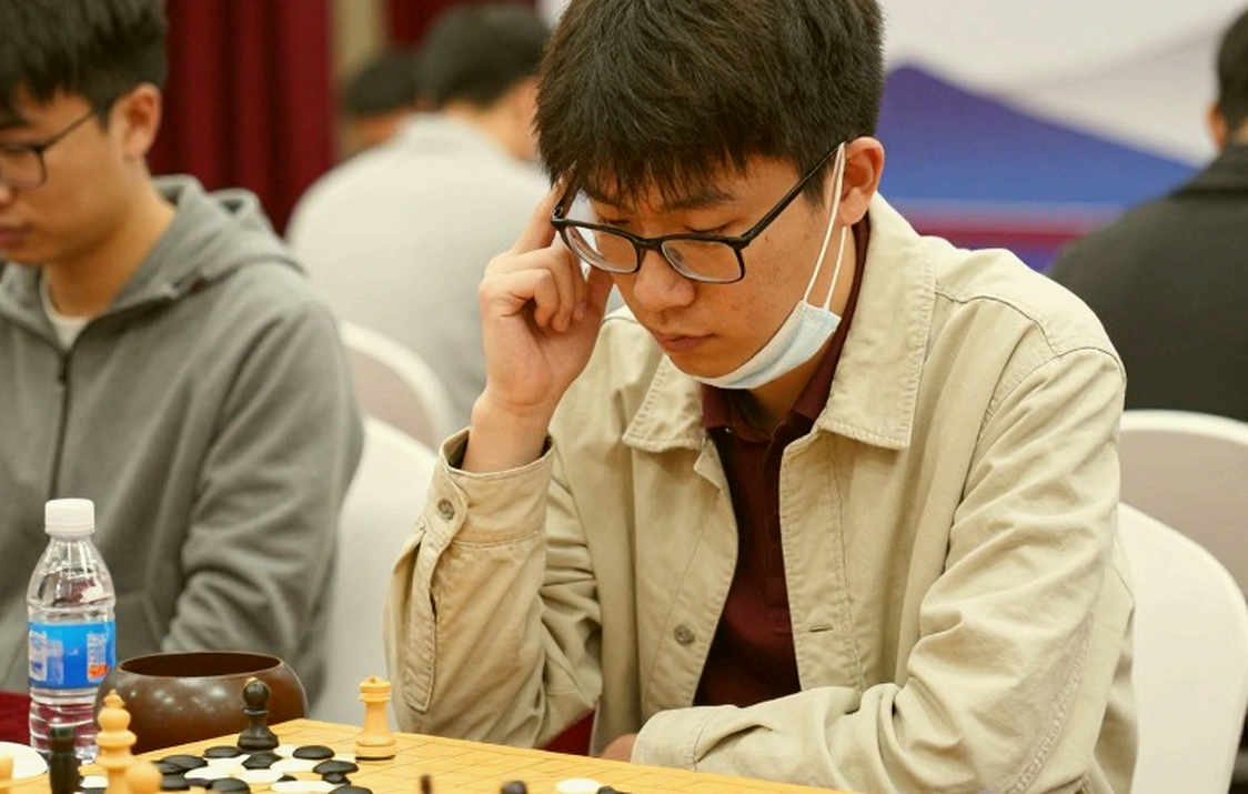 ChessBase Magazine #225: dòng tít Salesforce và khoảng trống dữ liệu phía sau