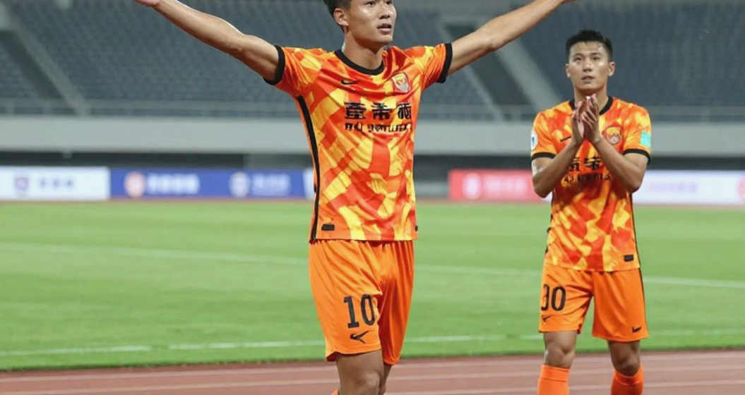 Rangers mua Kelsy: Kẻ yếu thế đang chơi ván cờ thông minh hơn Celtic? Rangers mua Kelsy: Kẻ yếu thế đang chơi ván cờ thông minh hơn Celtic?