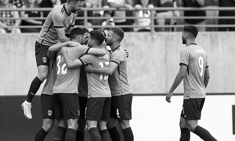 Cột trống ở phòng y tế: khi dữ liệu V.League im lặng và người ta đọc thành "không có chuyện gì" Cột trống ở phòng y tế: khi dữ liệu V.League im lặng và người ta đọc thành "không có chuyện gì"