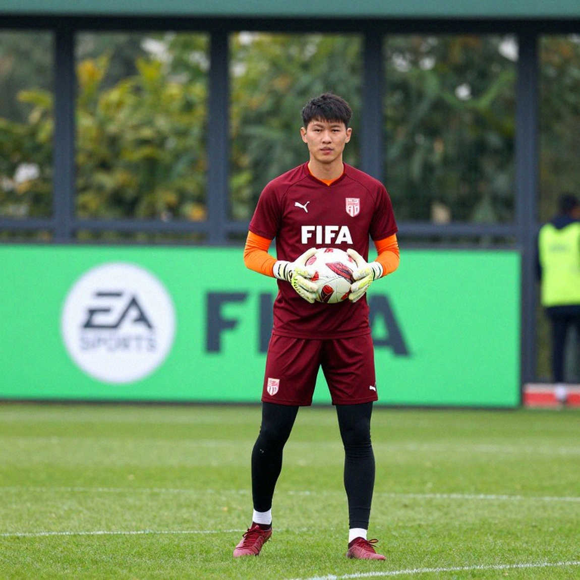 Phòng họp báo trống: Đọc thị trường chuyển nhượng V.League qua những gì không ai xác nhận Phòng họp báo trống: Đọc thị trường chuyển nhượng V.League qua những gì không ai xác nhận