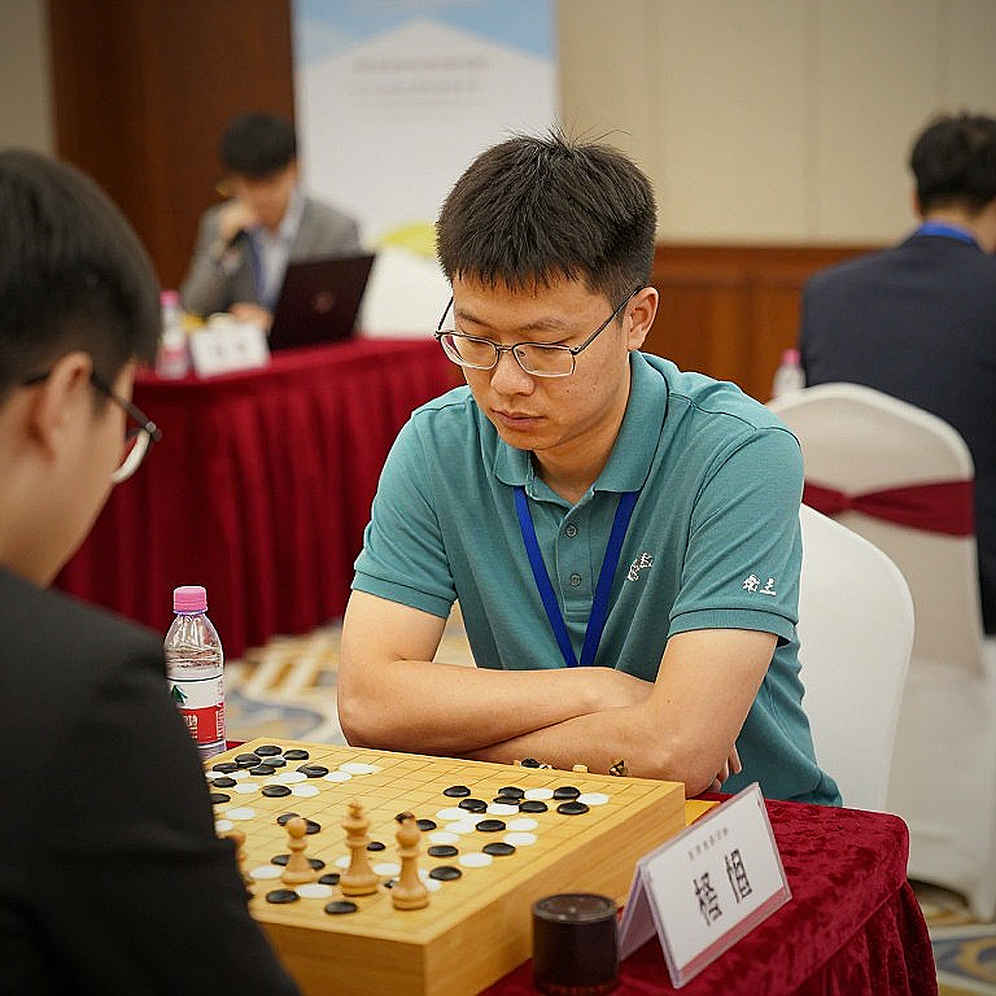 Mea Minh Anh – Gương mặt MC mới tại FFWS SEA 2026 Fall: Sân khấu lớn, kỳ vọng dài hạn?