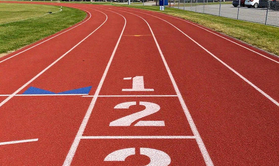 Cõng vợ 200 m về nhất, cặp đôi vẫn đăng ký marathon 42 km