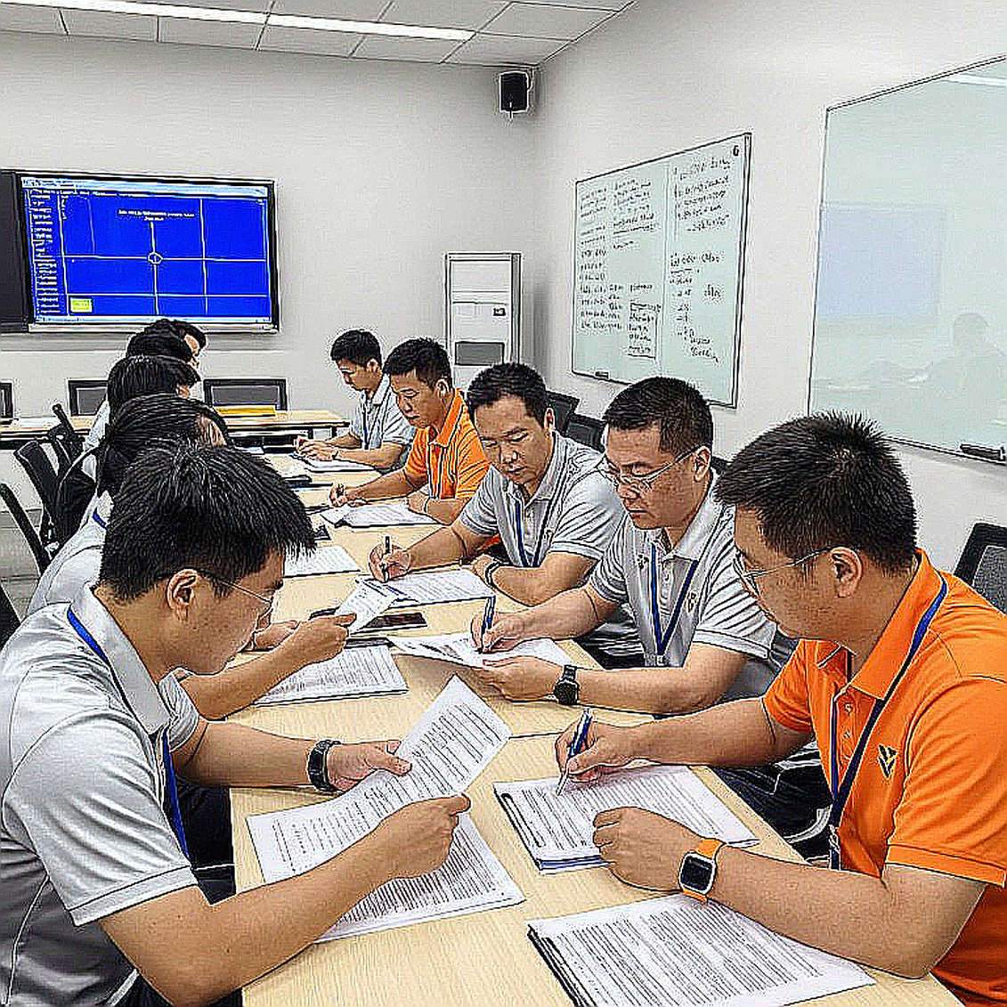 V-League mùa chuyển nhượng: Cột dữ liệu không ai kéo tới