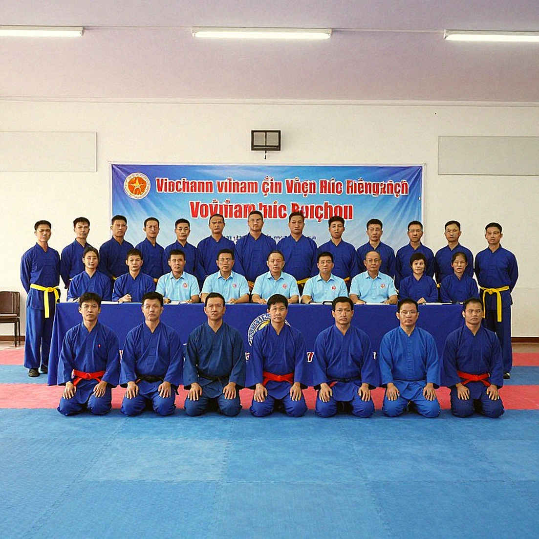 Vết Nứt Dưới Lớp Sơn: Hành Trình Giải Mã Những Chấn Thương Thầm Lặng Của Bóng Đá Việt